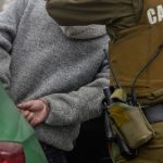 Detienen a sujeto que vendía fentanilo y cocaína en plena plaza de Viña del Mar.