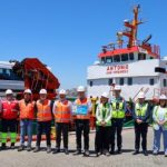 Terminal Portuario Valparaíso embarca primer bus de transporte público hacia isla Robinson Crusoe