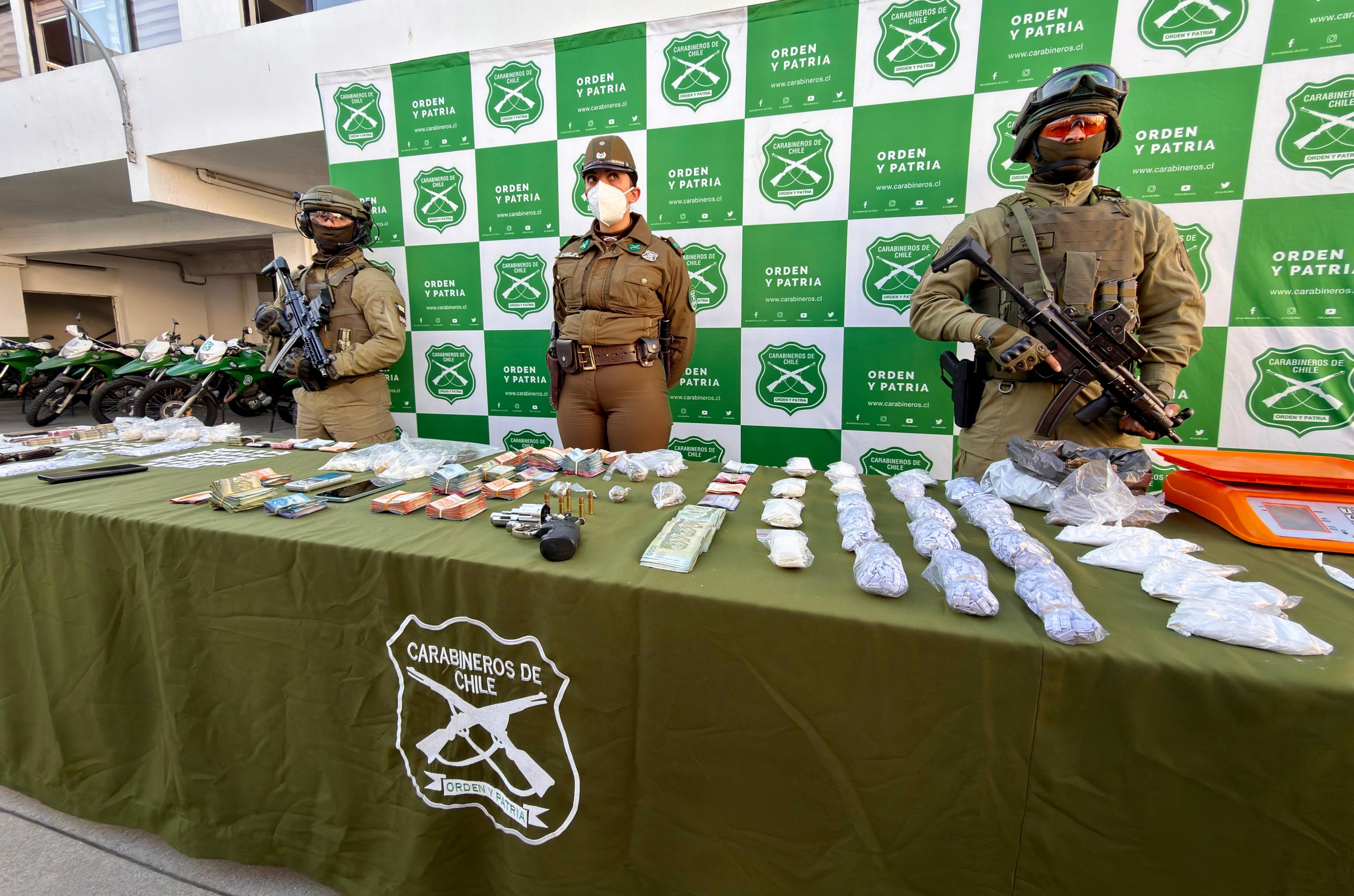 Operativo de Carabineros y Fiscalía permitió decomisar más de 300 mil dosis de droga en Valparaíso